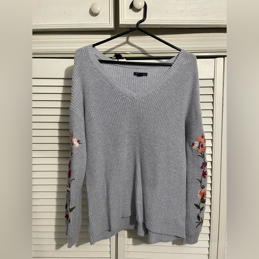 American Eagle Flower embroidered sweater size medium